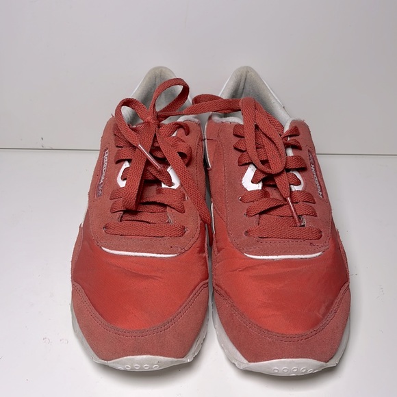 Reebok ‘Classic Nylon’ sneaker in Canton Red. - Picture 2 of 4